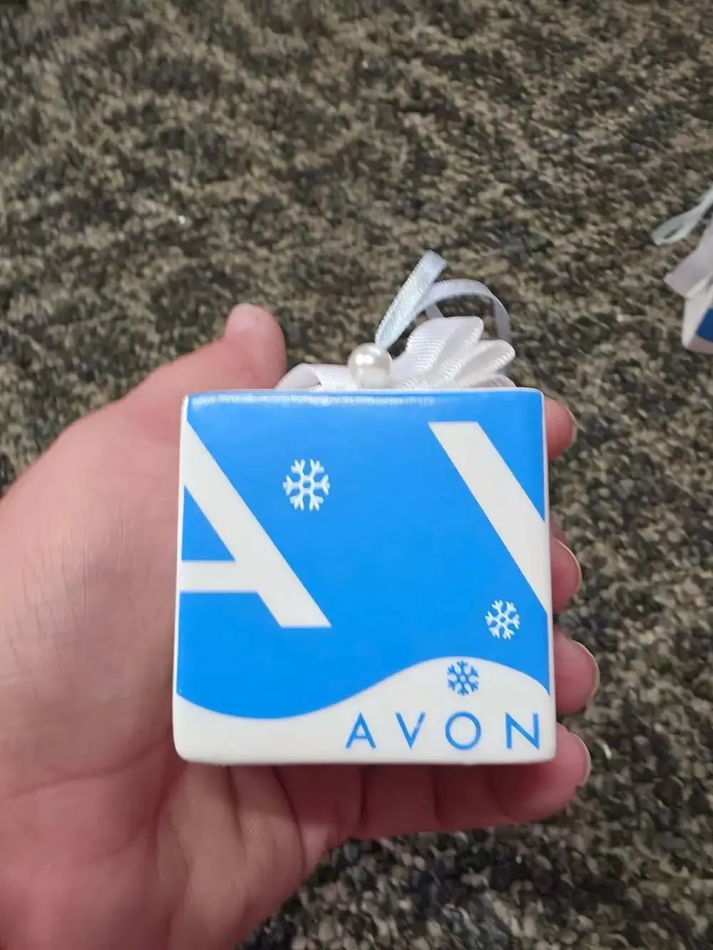 Avon 2005 Happy Holidays Ceramic Gift Box Ornament
